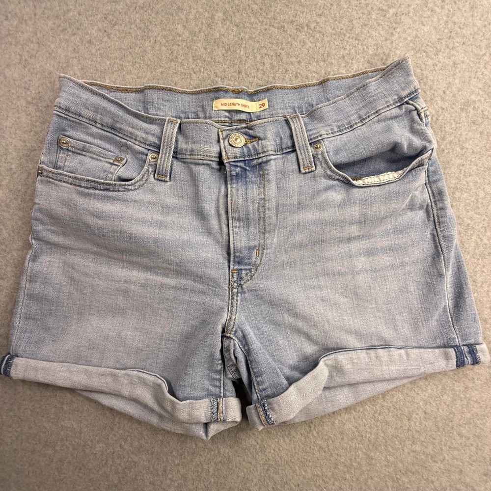 Levis Mid Length Shorts Women 29 Light Wash Excellent Cuffed Denim Jean 4 Inseam